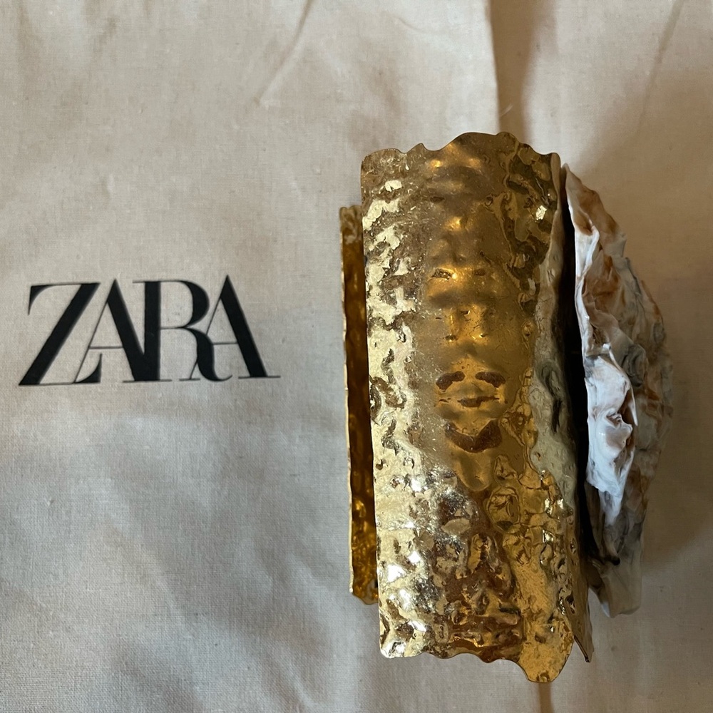 Zara Gold and Cream Oyster Cuff bracelet. Heavy and well made. - Picture 4 of 4